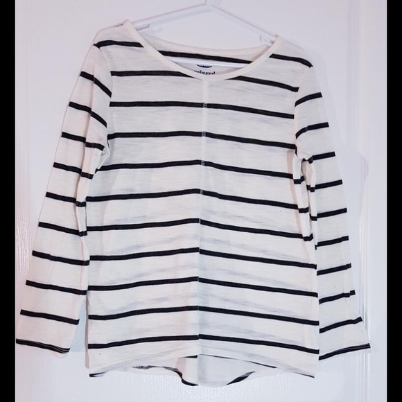 A long sleeve shirt - Picture 1 of 1